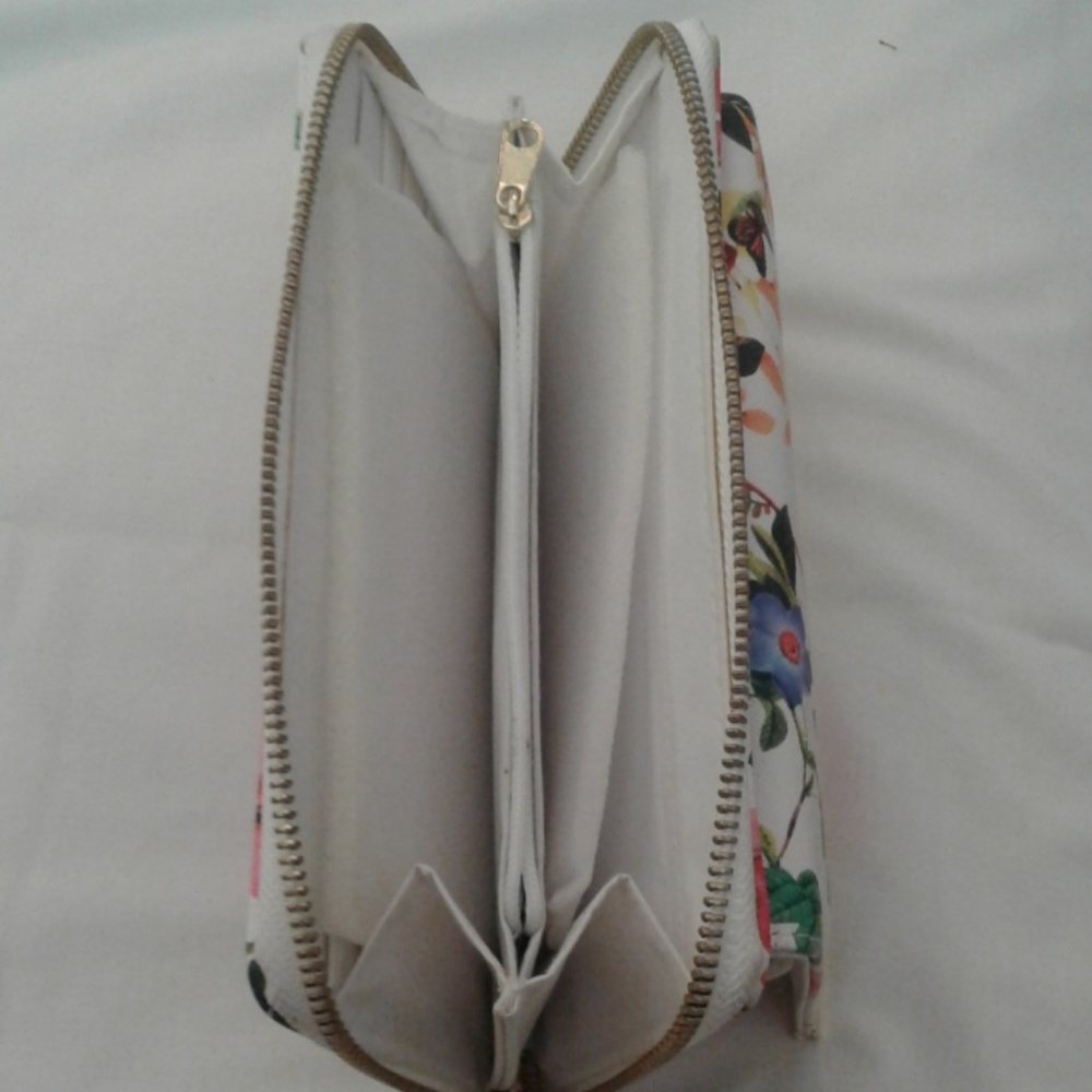 Wallet - Picture 3 of 4